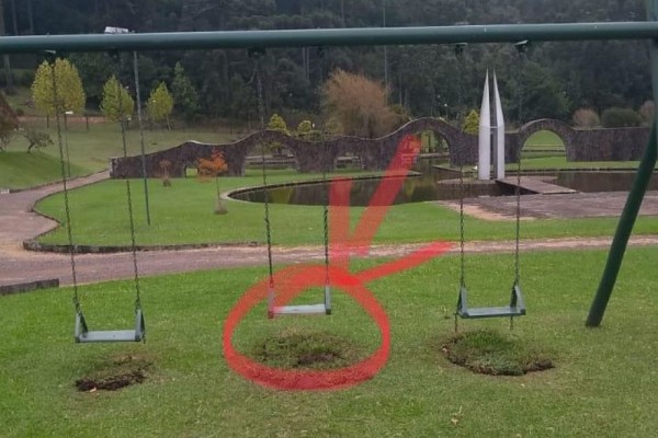Manutenção nos brinquedos do Parque