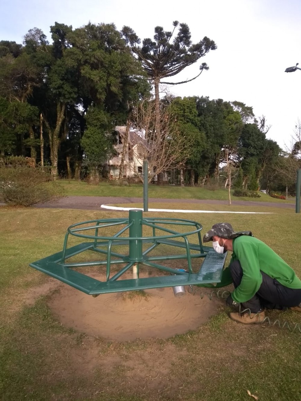 Pintura dos Brinquedos da Praça