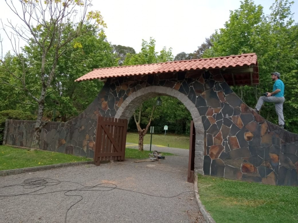 Reforma dos telhados de acesso ao parque